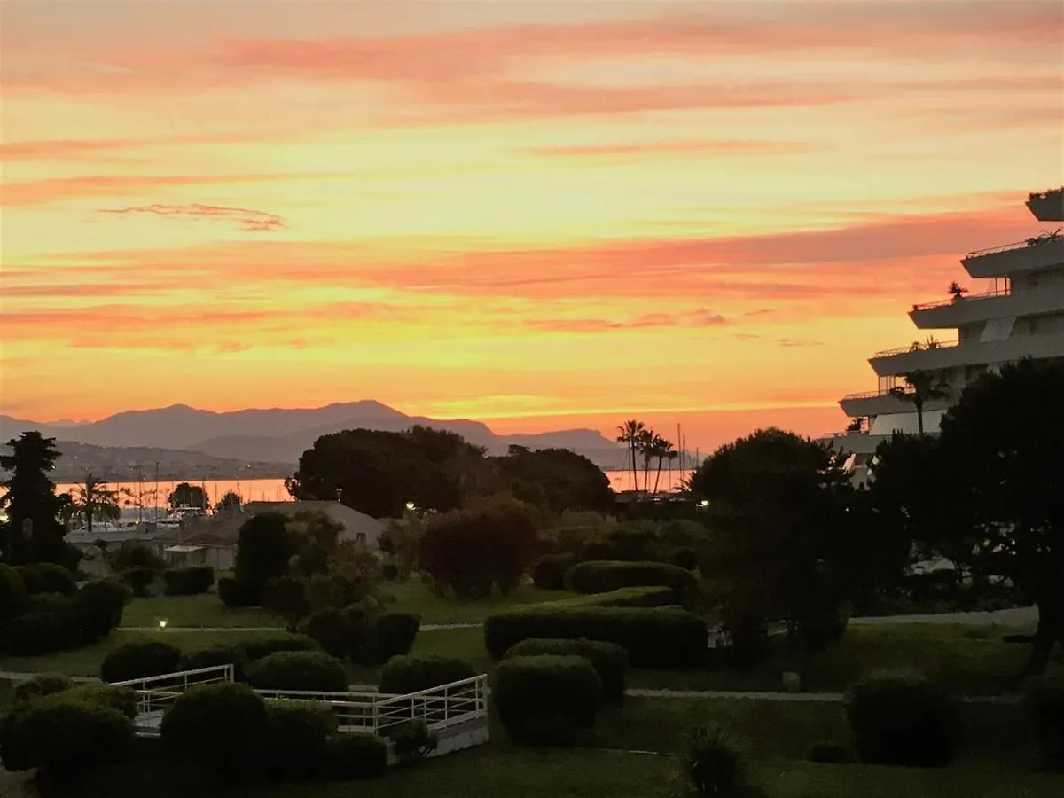 Studio Climatise Avec Terrasse, Piscine Privee Et Acces Mer, Villeneuve-Loubet - Fr-1-252A-38 Apartment