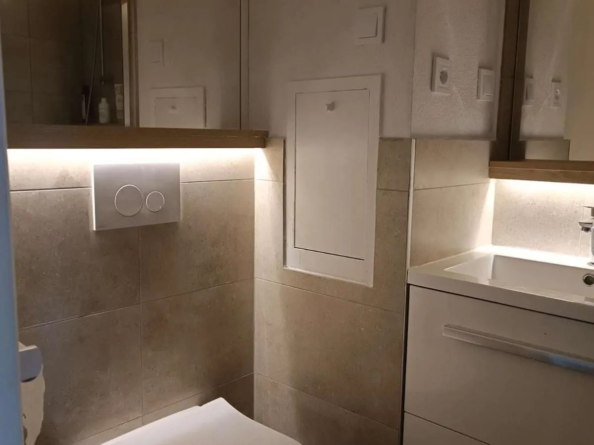 Studio Climatise Avec Terrasse, Piscine Privee Et Acces Mer, Villeneuve-Loubet - Fr-1-252A-38 Apartment