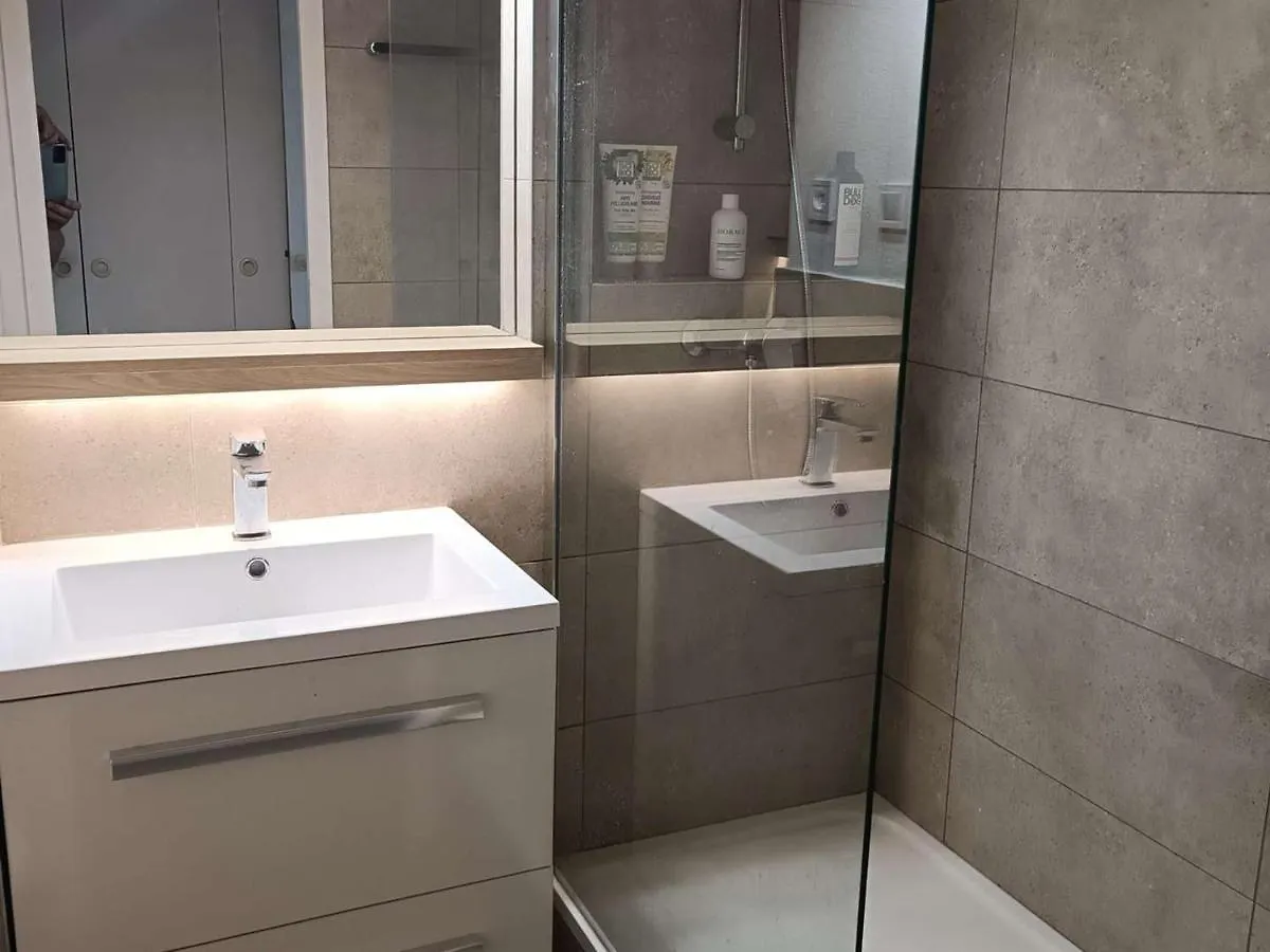 Studio Climatise Avec Terrasse, Piscine Privee Et Acces Mer, Villeneuve-Loubet - Fr-1-252A-38 0*,  France